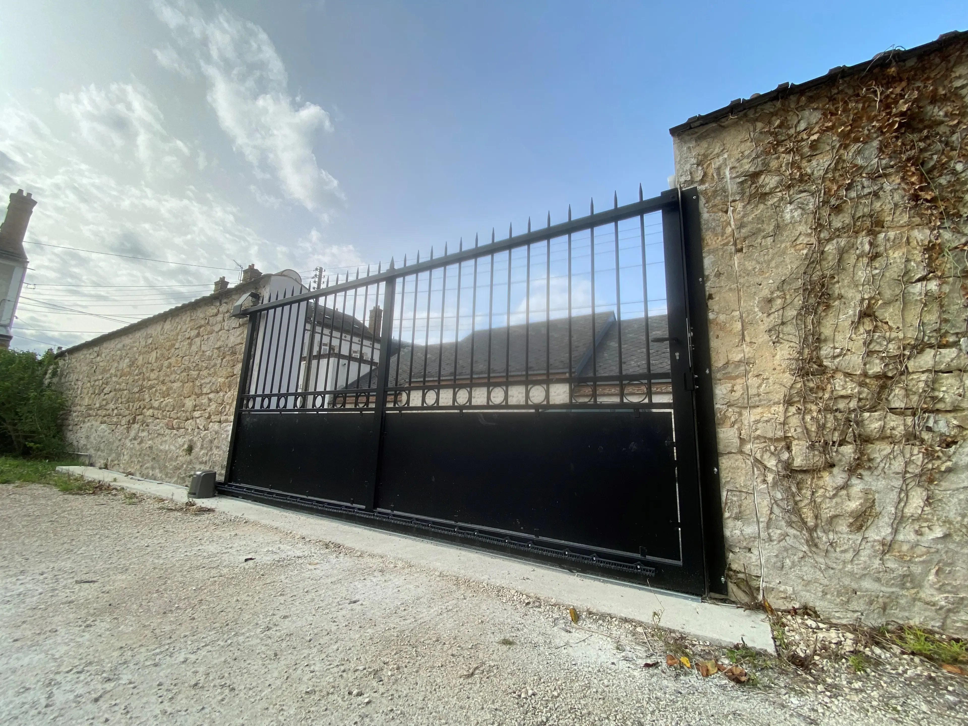 Portails et portillons aluminium, battants ou coulissants — réalisation R'Stoc